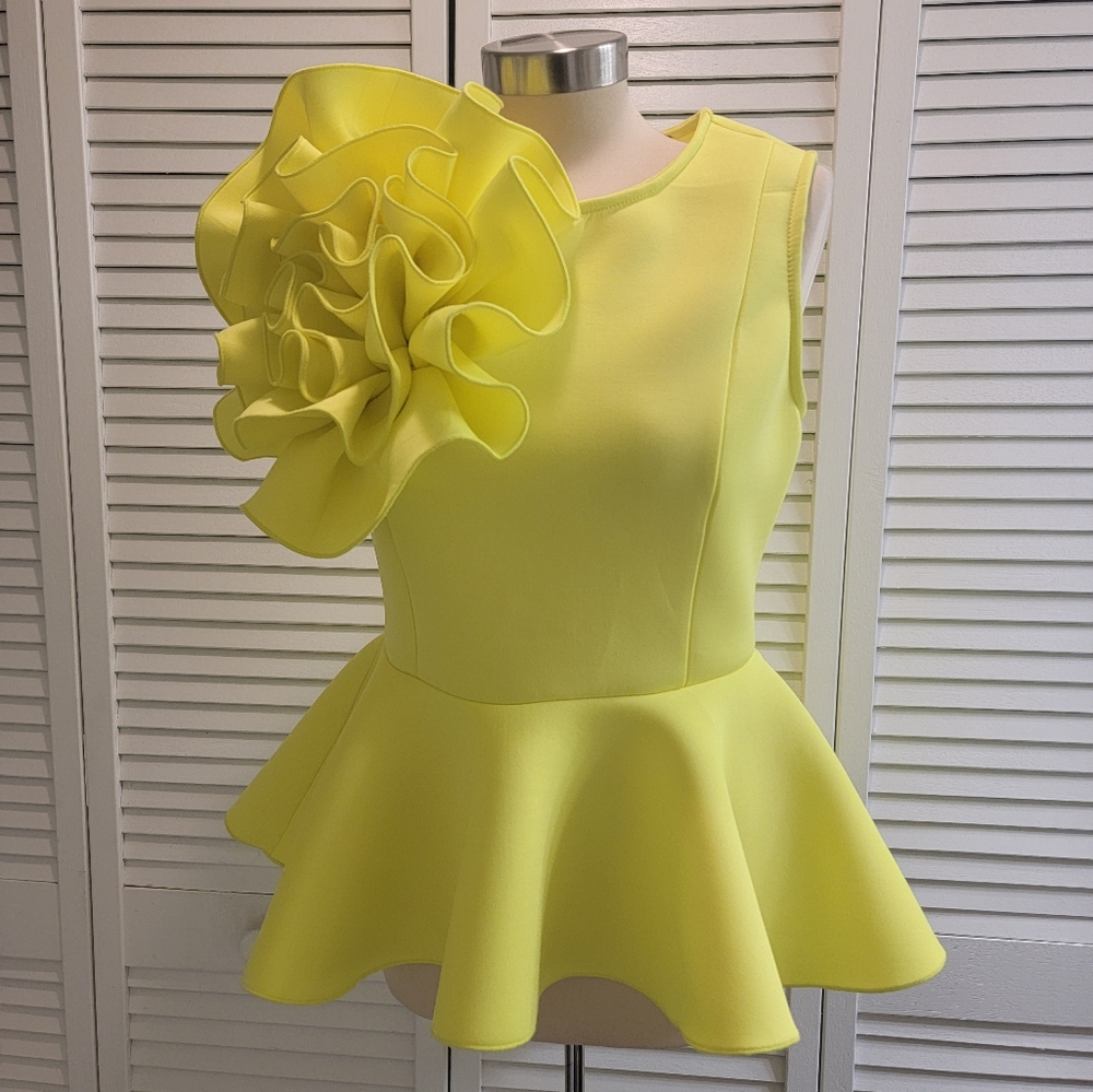 YELLOW TOP WITH A  LARGE ROSE